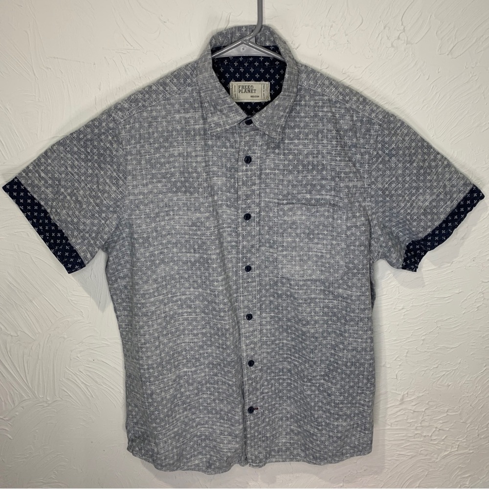Free Planet Mens Blue Heathered Short Sleeve Button Down Shirt Medium Clovers